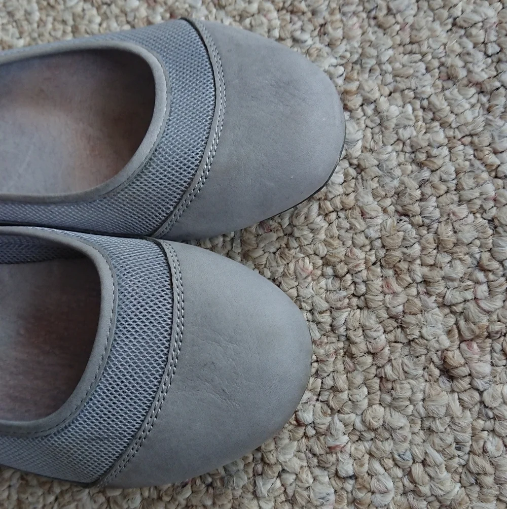 Patagonia Maha gray Breathe Black Nubuck Leather Ballet Flats size 7